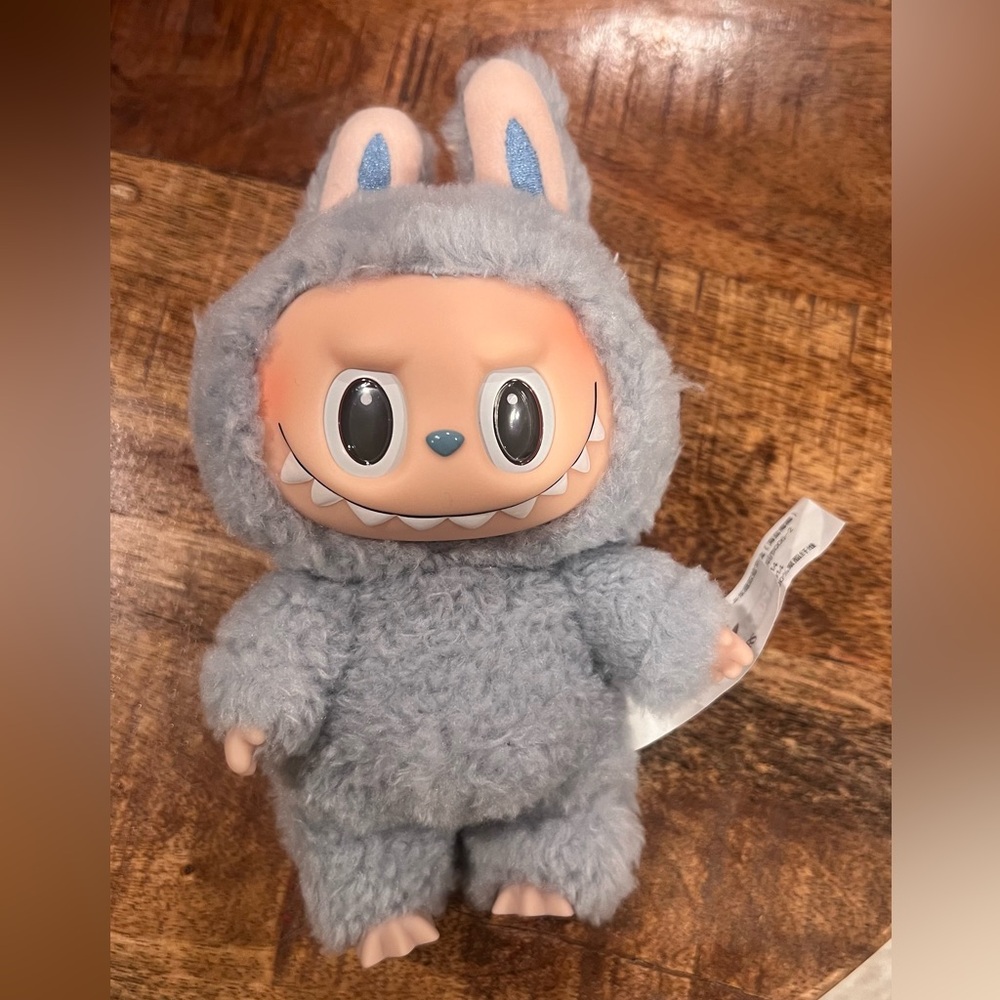 Labubu keychain - sea salt coconut. Price is firm
